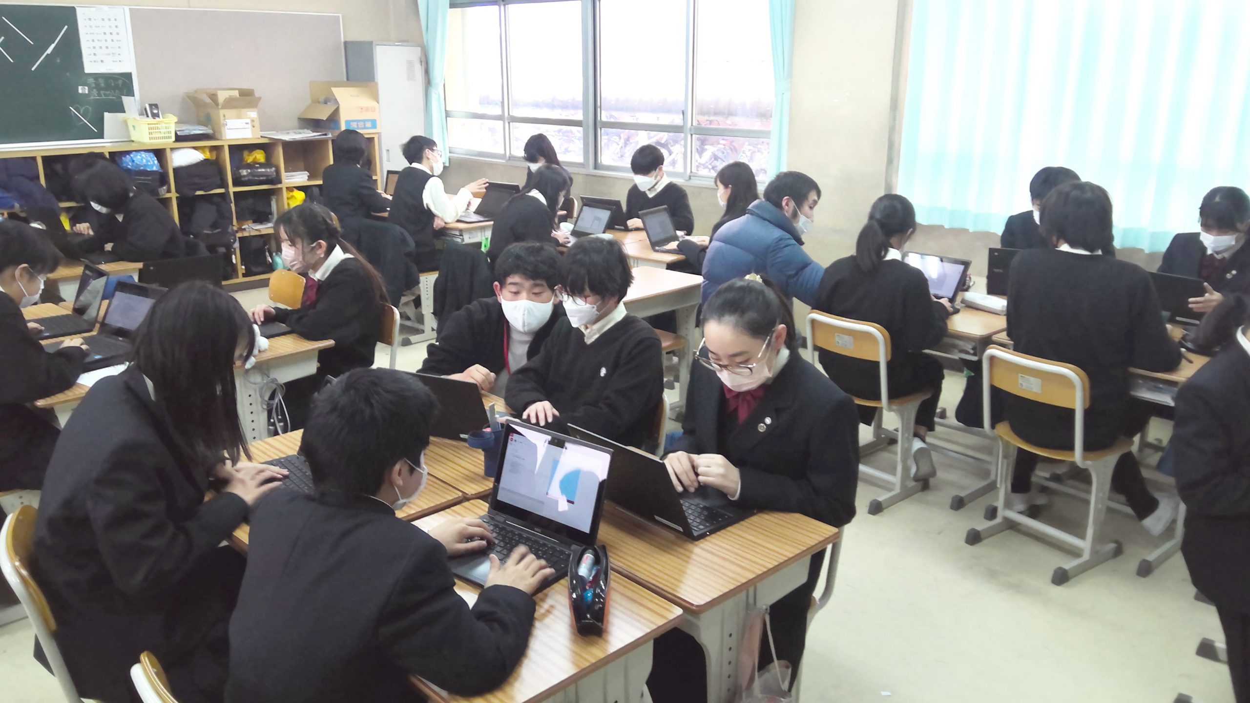 Programming with Us ~ Let’s express our one year of learning through media art~!