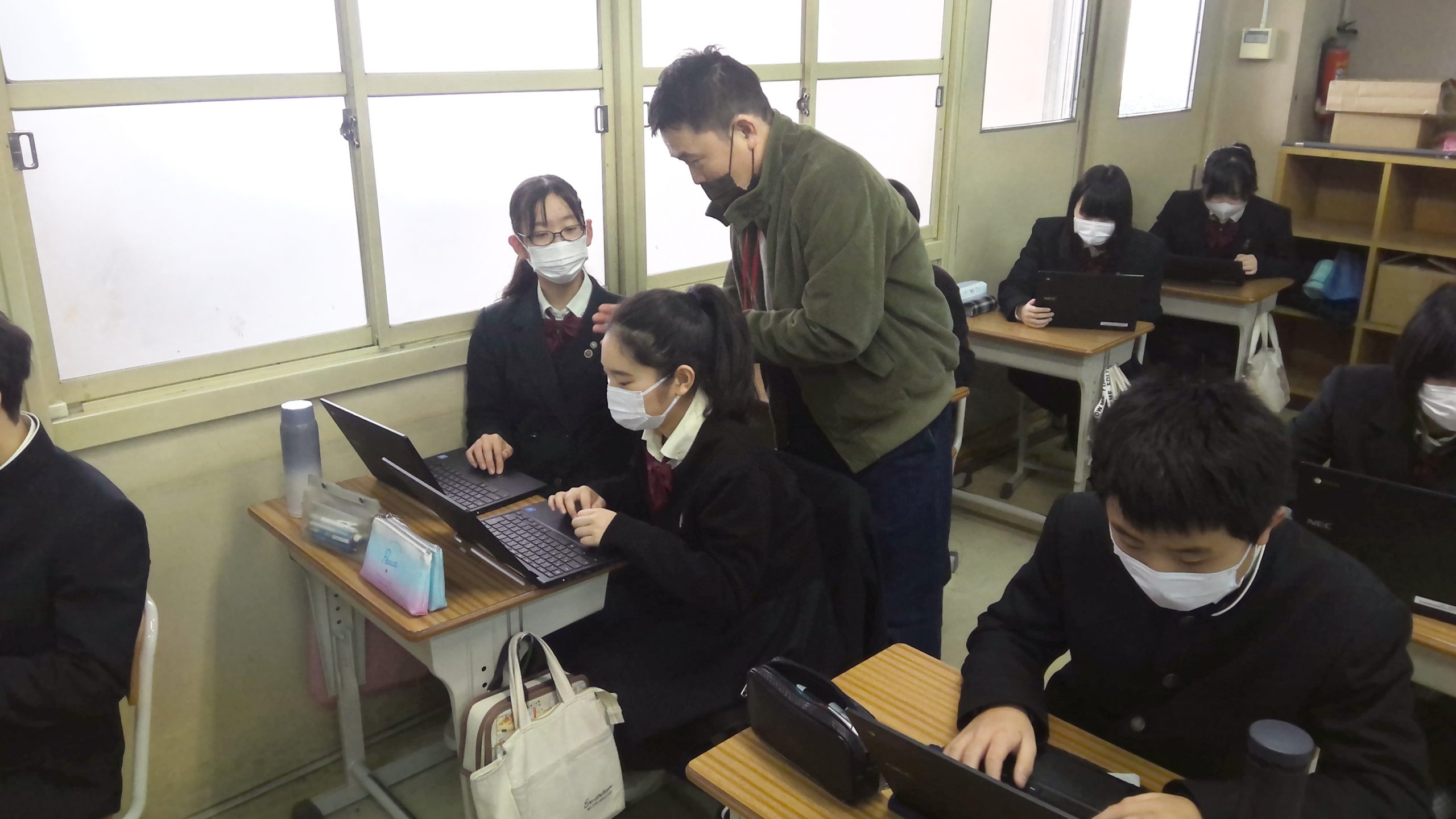 Programming with Us ~ Let’s express our one year of learning through media art~!