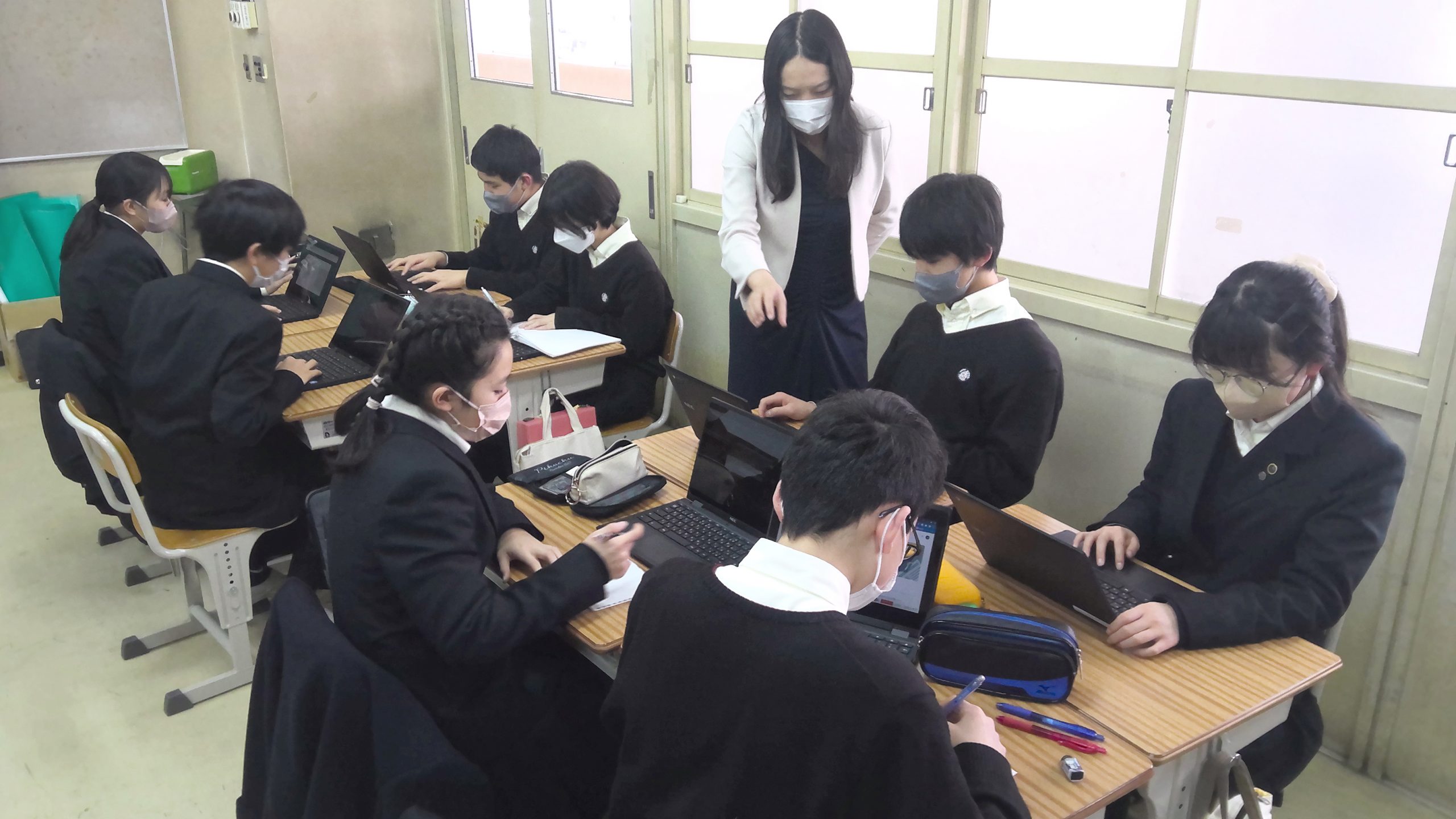 Programming with Us ~ Let’s express our one year of learning through media art~!